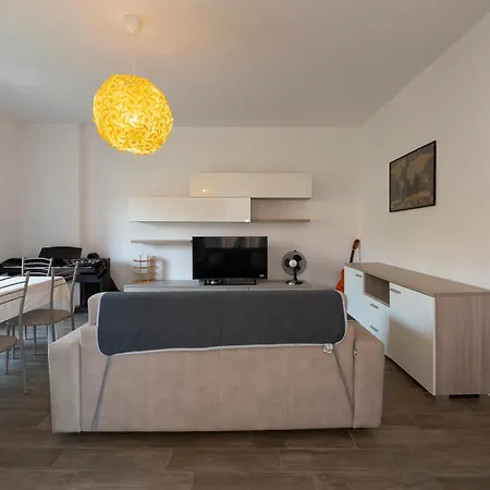 Raffinato Ed Elegante Bilocale - Lorenteggio Metropolitana M4 Appartement