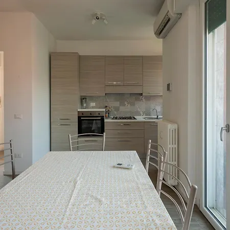 Appartement Raffinato Ed Elegante Bilocale - Lorenteggio Metropolitana M4 Milaan