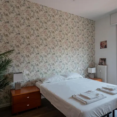 Raffinato Ed Elegante Bilocale - Lorenteggio Metropolitana M4 Lägenhet *